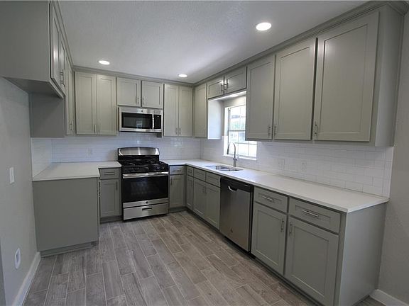 2nd image of 4009 Lovell Ave