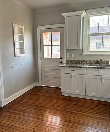 3rd image of 2414 Lavender St