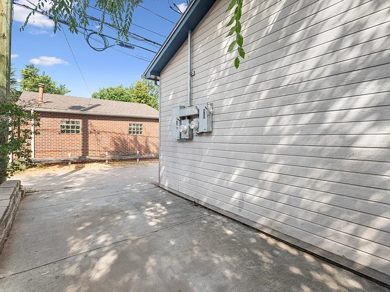 945 S University Blvd — Photo 16