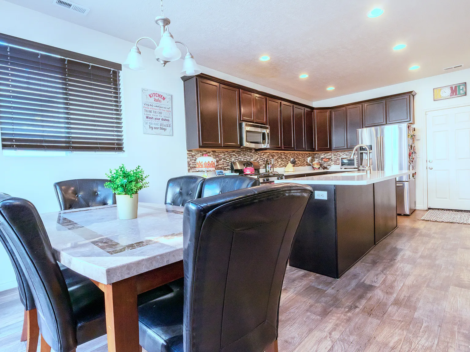 928 W Stonehaven Dr — Photo 4
