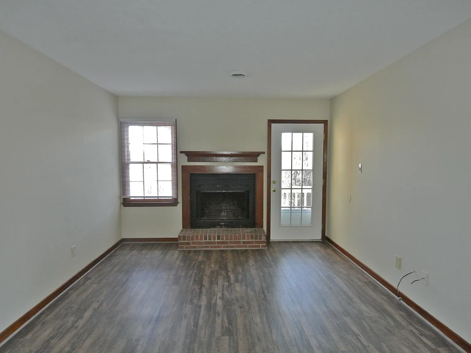 2 bed, 1.0 bath, $950 — Photo 4