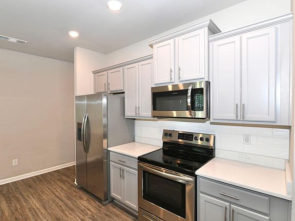4th image of 276 Turner Ln