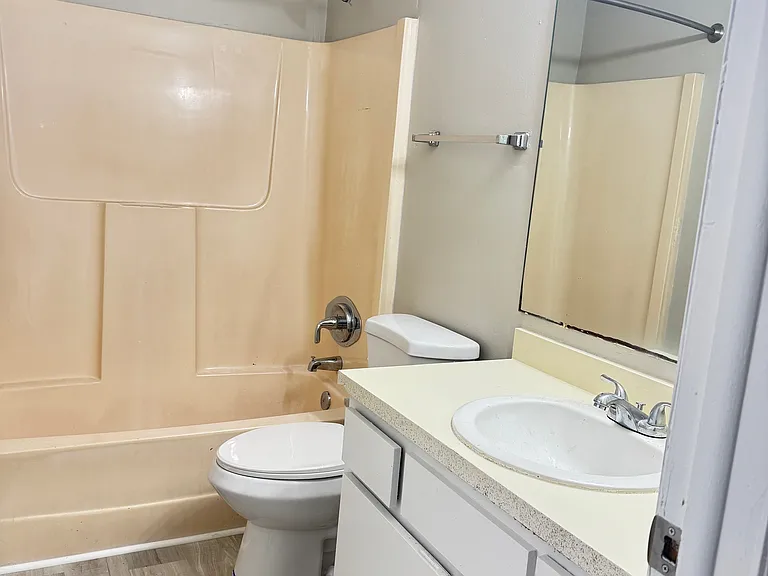 2826 SE Santa Barbara Pl — Photo 8