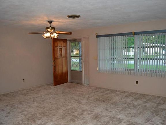 2nd image of 2320 Poinsettia Dr