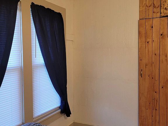 3rd image of 206 Elm St