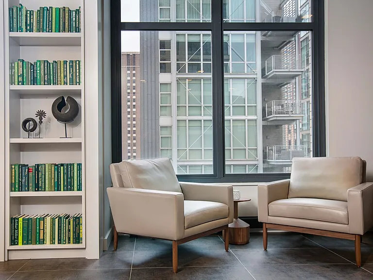 River North Luxury, On Display — Photo 15
