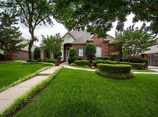 2617 Flameleaf Dr, Grapevine, TX 76051