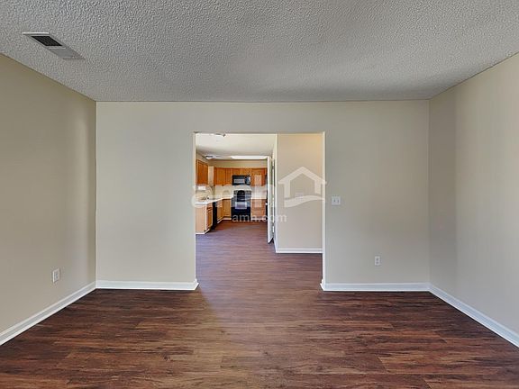 5th image of 207 Basswood Dr