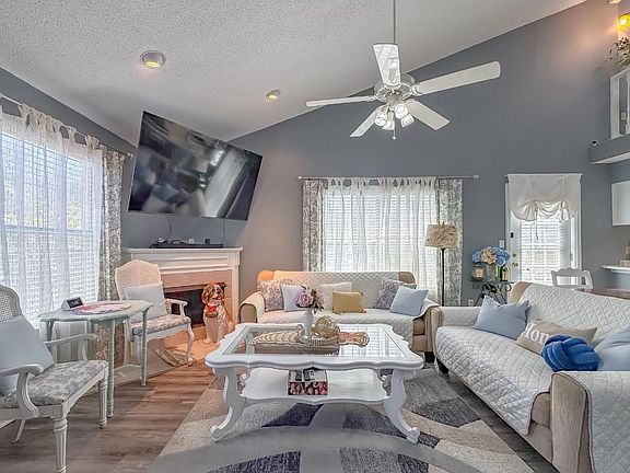 3rd image of 2522 Golden Park Ln