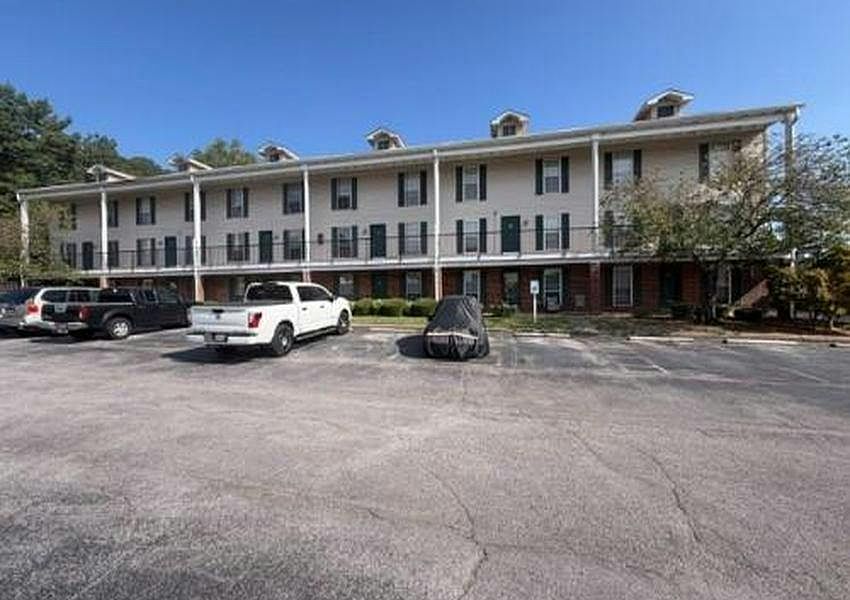 1st image of 900 Mountain Creek Rd APT 1