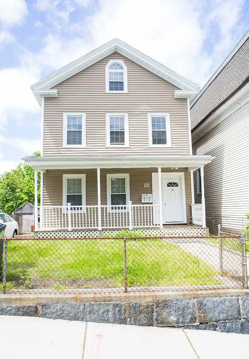 4 bed, $3,800 — Photo 1