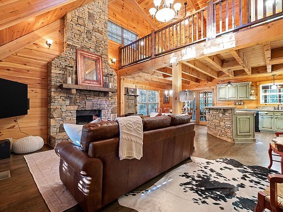 2nd image of 611 Cove Rd #5