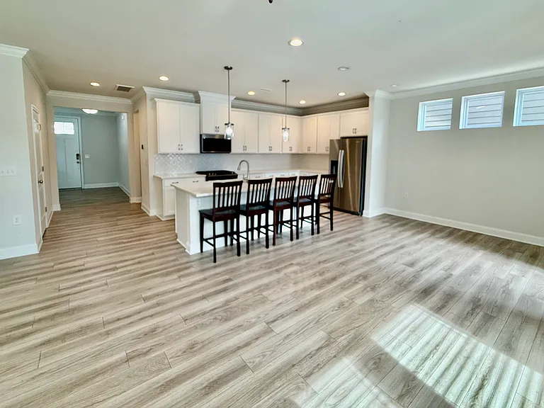 204 Stone River Dr — Photo 5