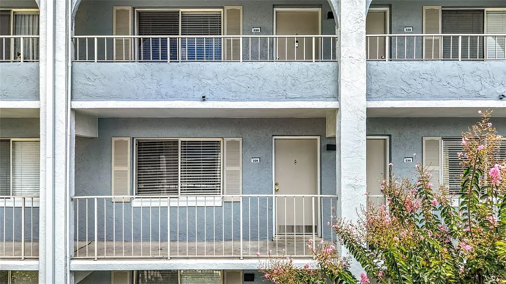 1 bed, 1.0 bath, 496 sqft, $1,050 — Photo 4