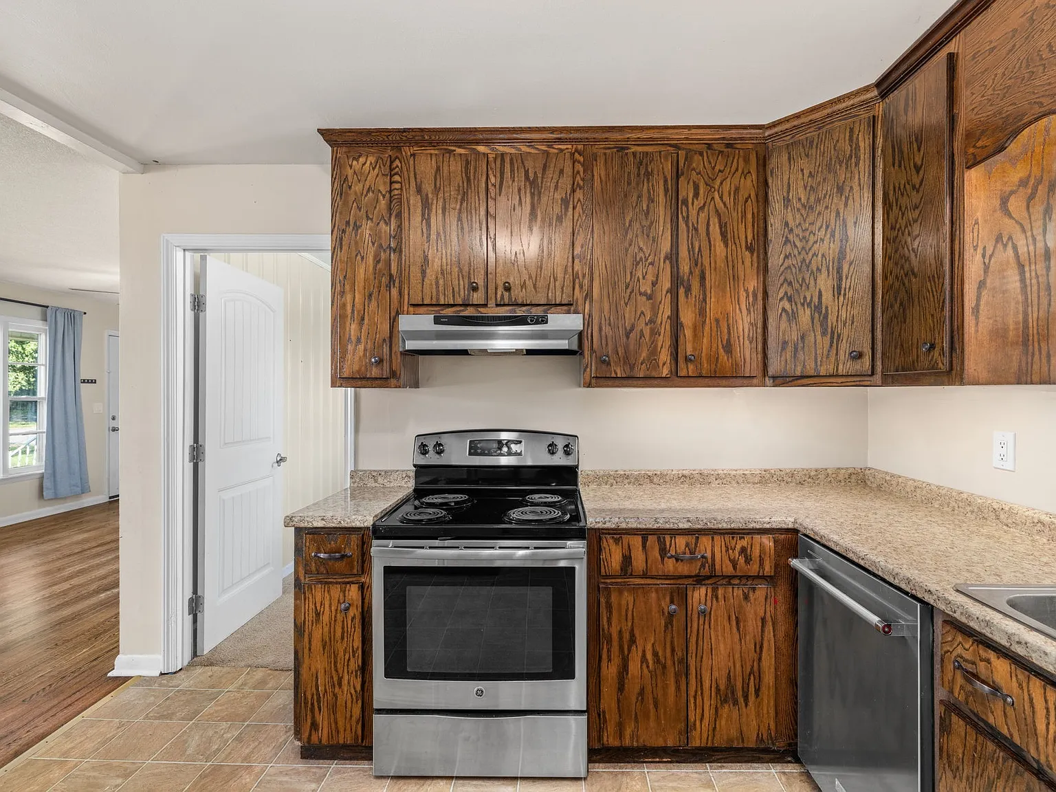 4 bed, 1852 sqft, $1,600 — Photo 3