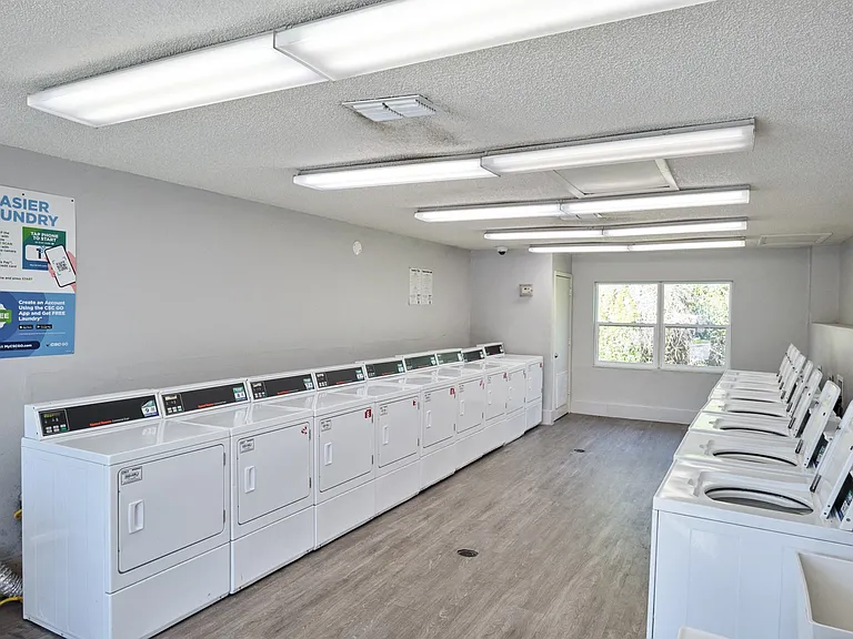 Townsgate Apartments | Plant City, FL | Laundry Room