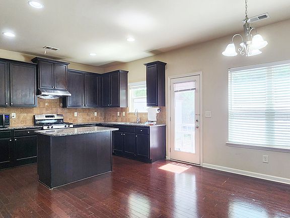 5th image of 119 Gloster Park Ct