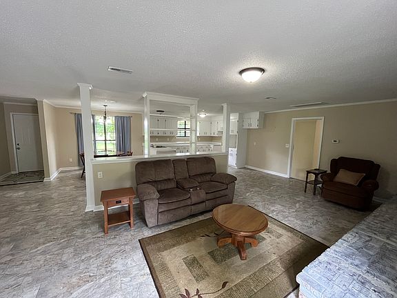 3rd image of 1004 Hazel Dr