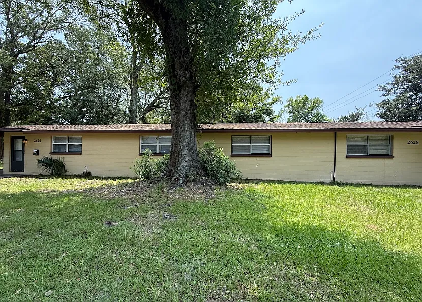 Fully Renovated 3BR/1BA Duplex W/D, Carport, Lawn Care & Water Included! — Photo 1