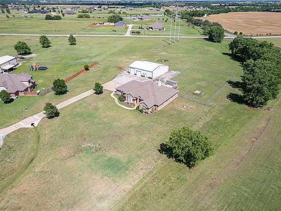 3rd image of 2858 Fields Rd