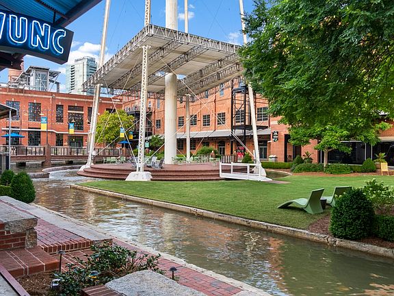 A 15-minute drive to the American Tobacco Campus