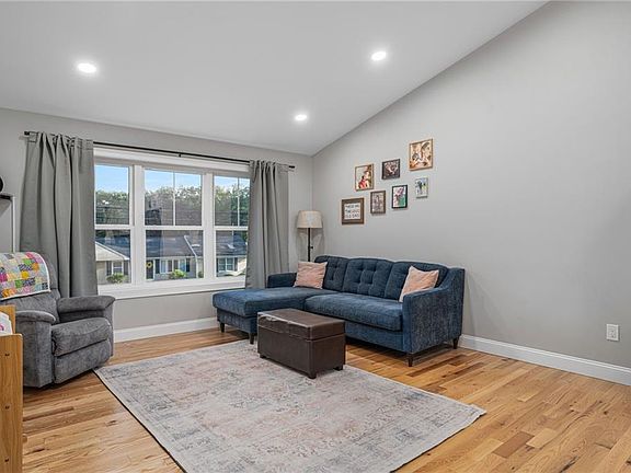 5th image of 294 E Greenwich Ave