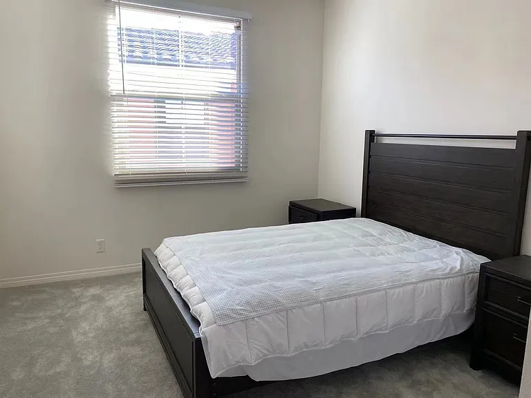 105 Henson — Photo 2