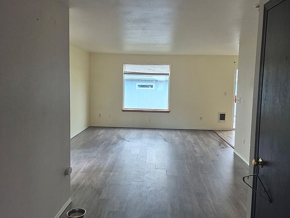 3rd image of 202 W Lovett St #202