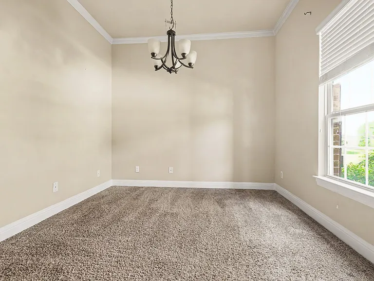604 Darby Ln — Photo 38
