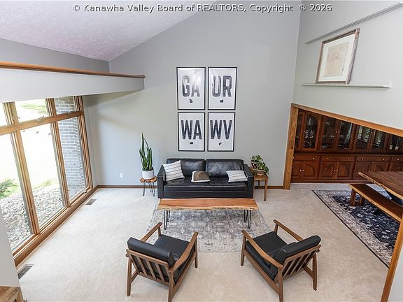 5th image of 137 Summit Ridge Rd