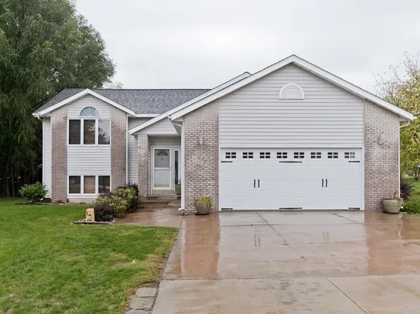 537 Clover Ridge Dr, Walford, IA 52351