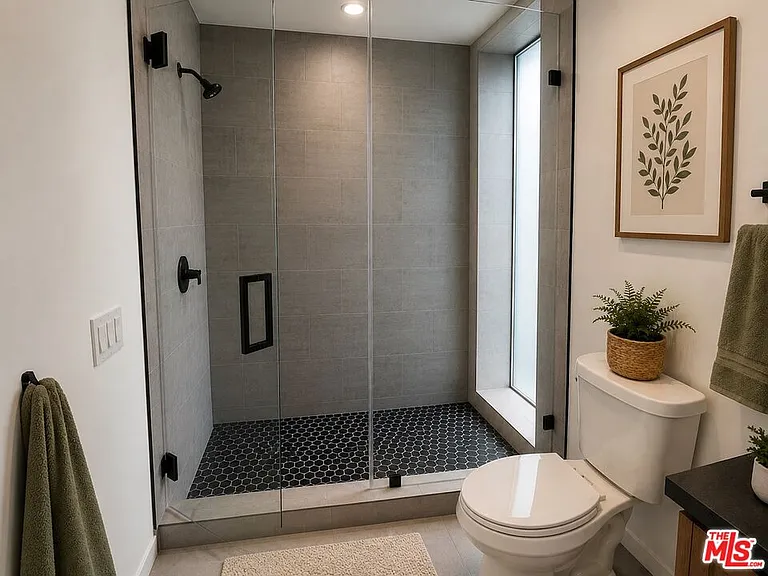 5638 Woodman Ave — Photo 7