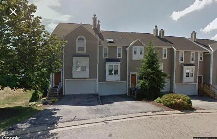 2750 Hunters Point Dr — Photo 12