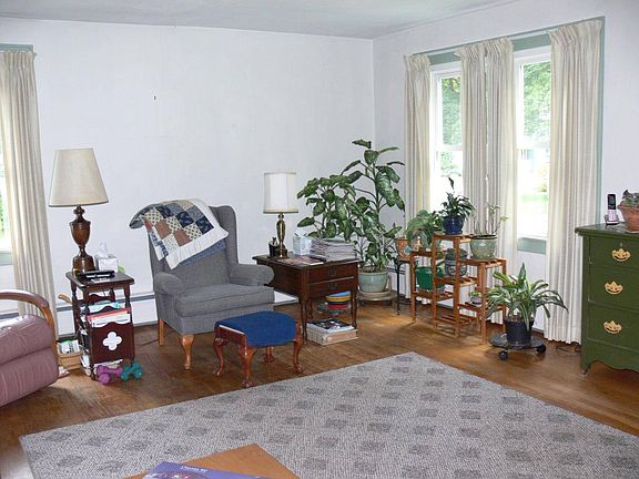 5th image of 301 Southside Dr