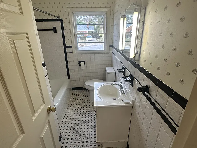 141 Dublin Ct — Photo 6