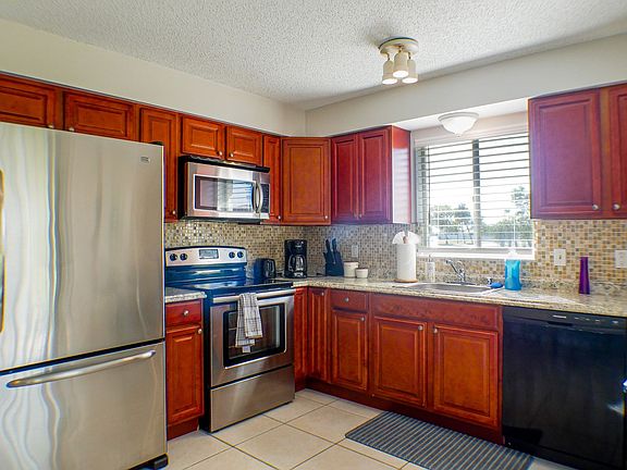 4th image of 4406 Santa Barbara Blvd APT B