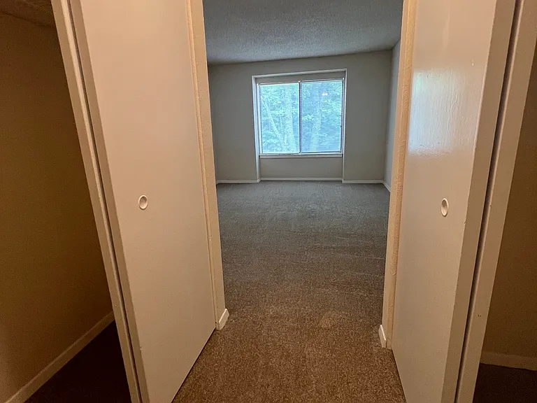 735 Seasons Pkwy — Photo 11