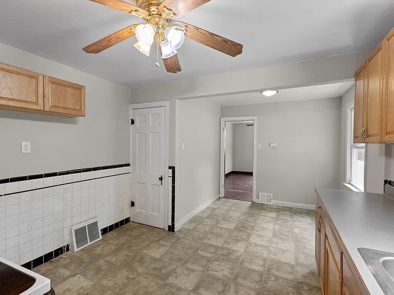 7007 Paisley Dr — Photo 8