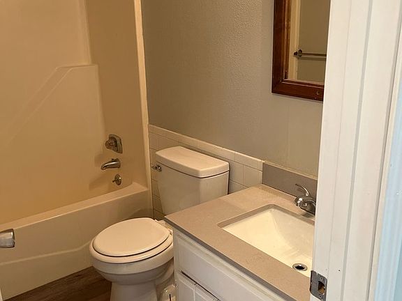 4th image of 123 Ventura Ave APT A