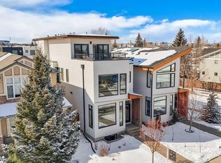 4905 E 21st St SW, Calgary, AB T2T 5B7