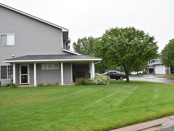 2nd image of 674 Oak Ln