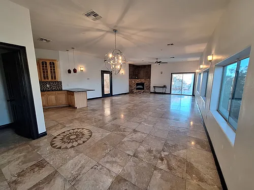 2360 E Sequoia Dr Photo 1