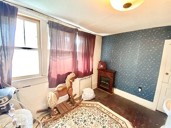 2nd image of 220 N Ash St