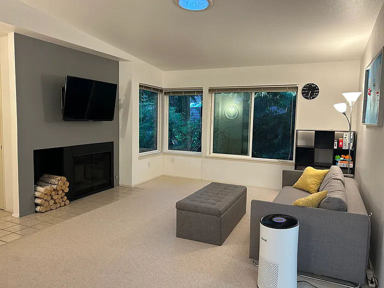 1270 Bellevue Way NE #4 — Photo 3
