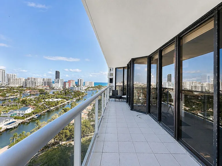 3640 Yacht Club Dr #1903 — Photo 27