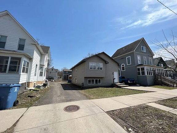 3rd image of 1084 17th Ave SE