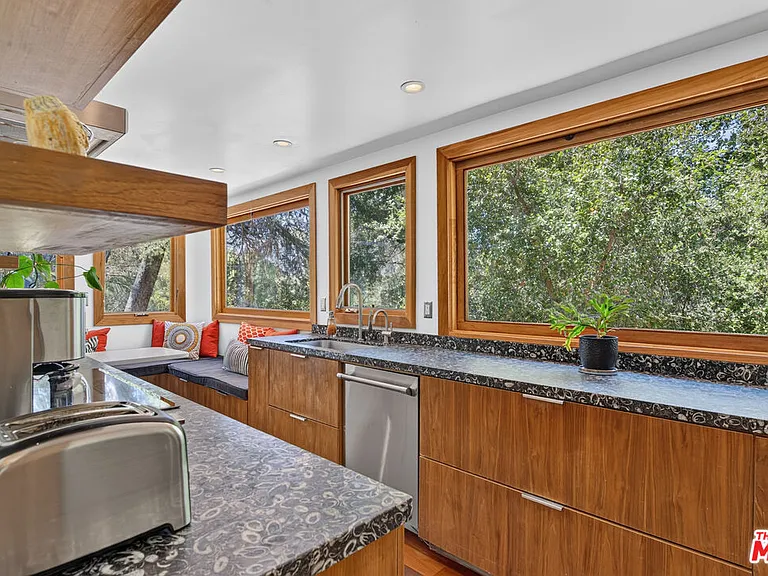 1738 Topanga Skyline Dr — Photo 21