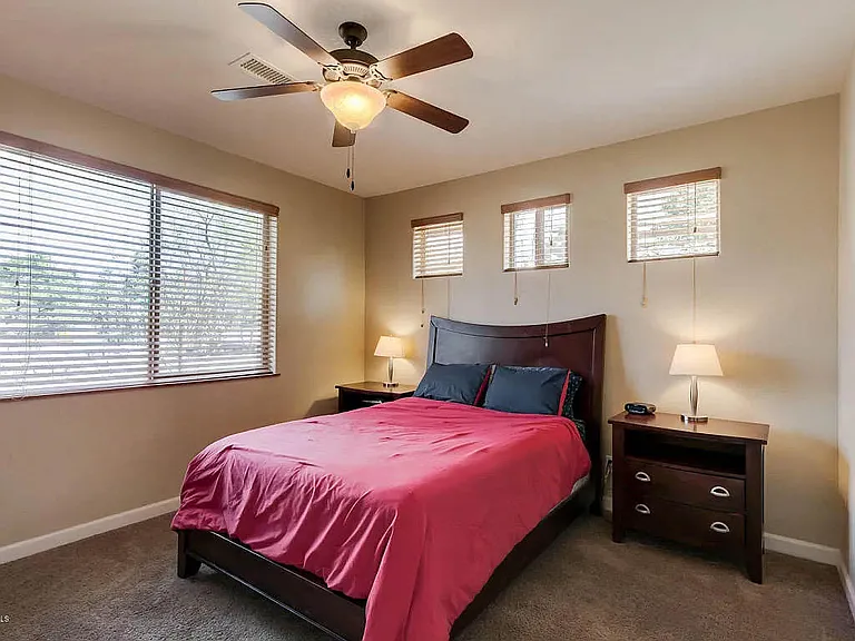 457 E Woodland Dr — Photo 3