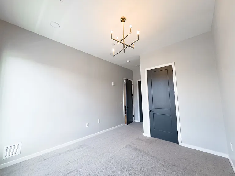 2635 Penn Ave #401 — Photo 7