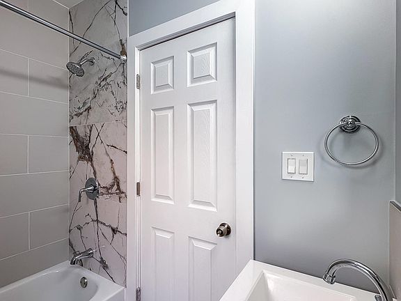 4th image of 2643 N Laramie Ave APT 2F